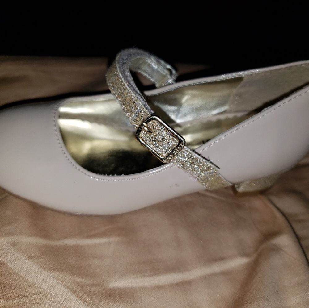 Shoes - Picture 2 of 5